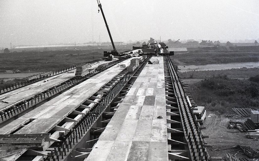 1973　釘無橋建設中102.jpg